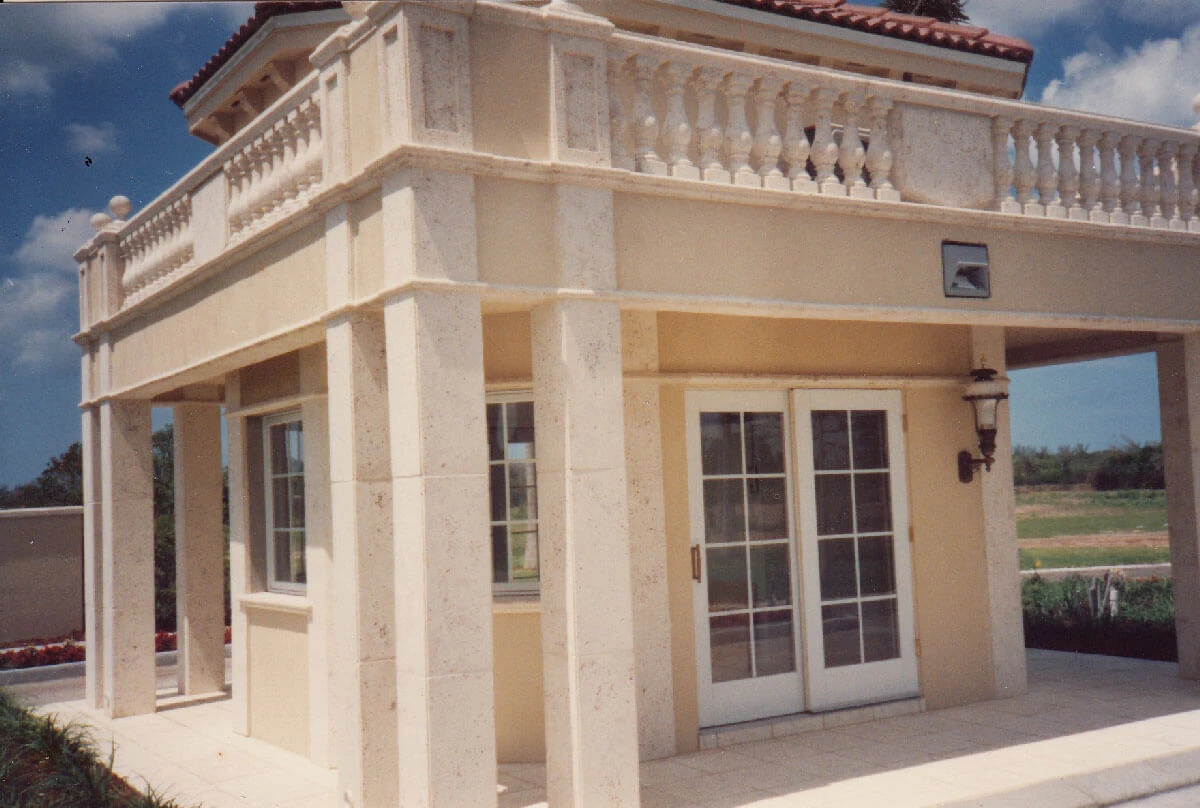 Bay Colony Naples Bands and Balustrade