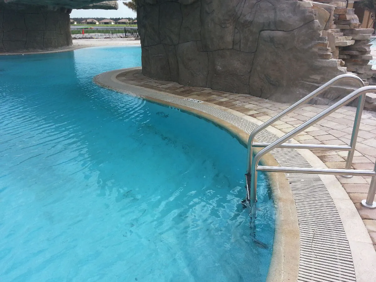 Design Inspiration: Modern Pool & Spa Projects Using Precast Concrete Coping