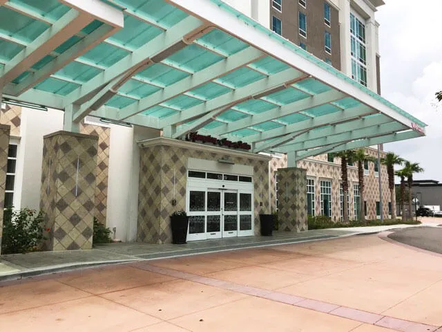 Hampton Inn and Suites Tampa Wall Veneer Colors Coastland, Double Cappuccino, Paradise and Paradox