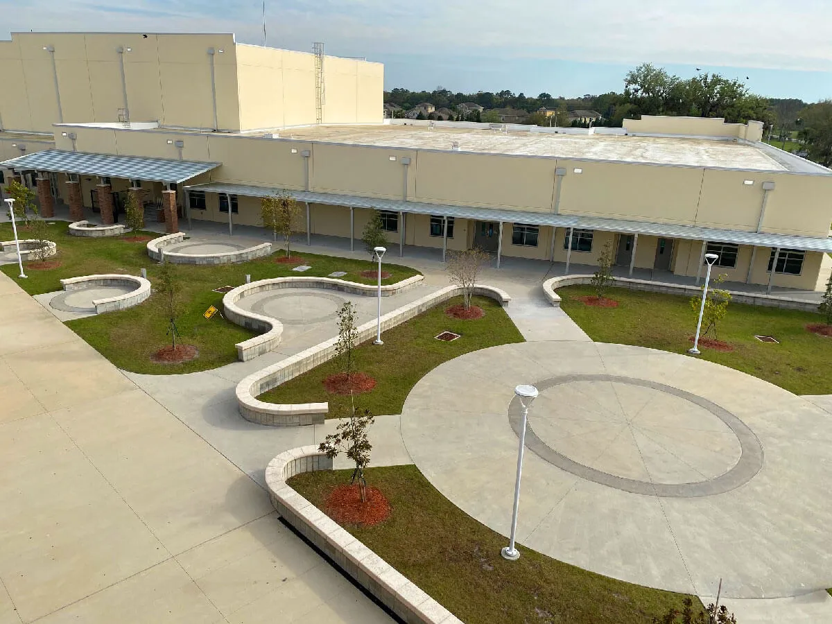 Kissimmee High School Radial Planter Seatwall Coping