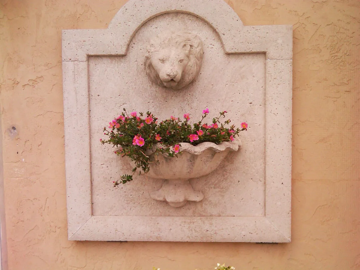 Lions Head Plaque With Shell