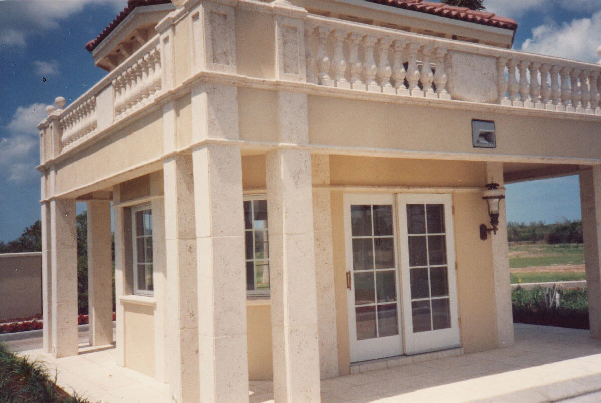 Bay Colony Square Columns at Gatehouse