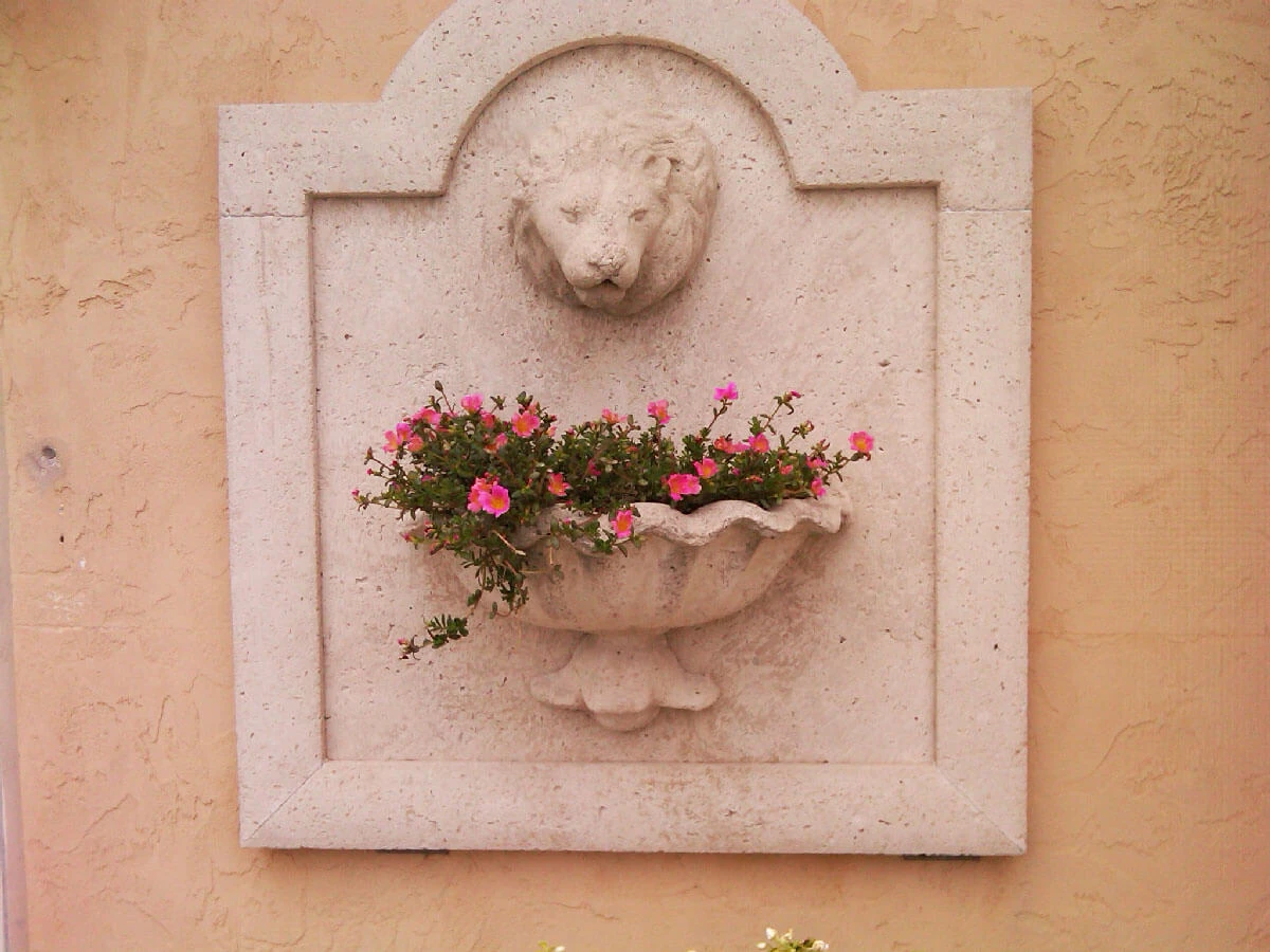 Lions Head Plaque With Shell
